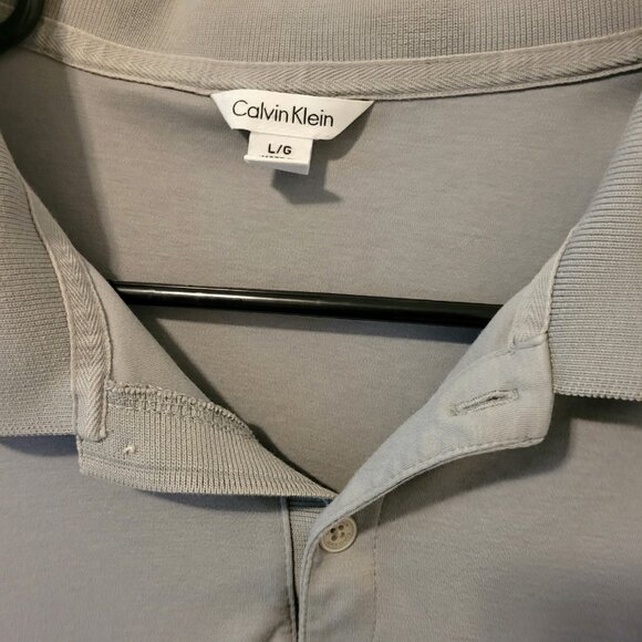 Calvin Klein - Picture 3 of 3